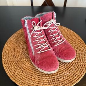 Cloud Aika High Top sneakers size 40 EU ‎ 9US